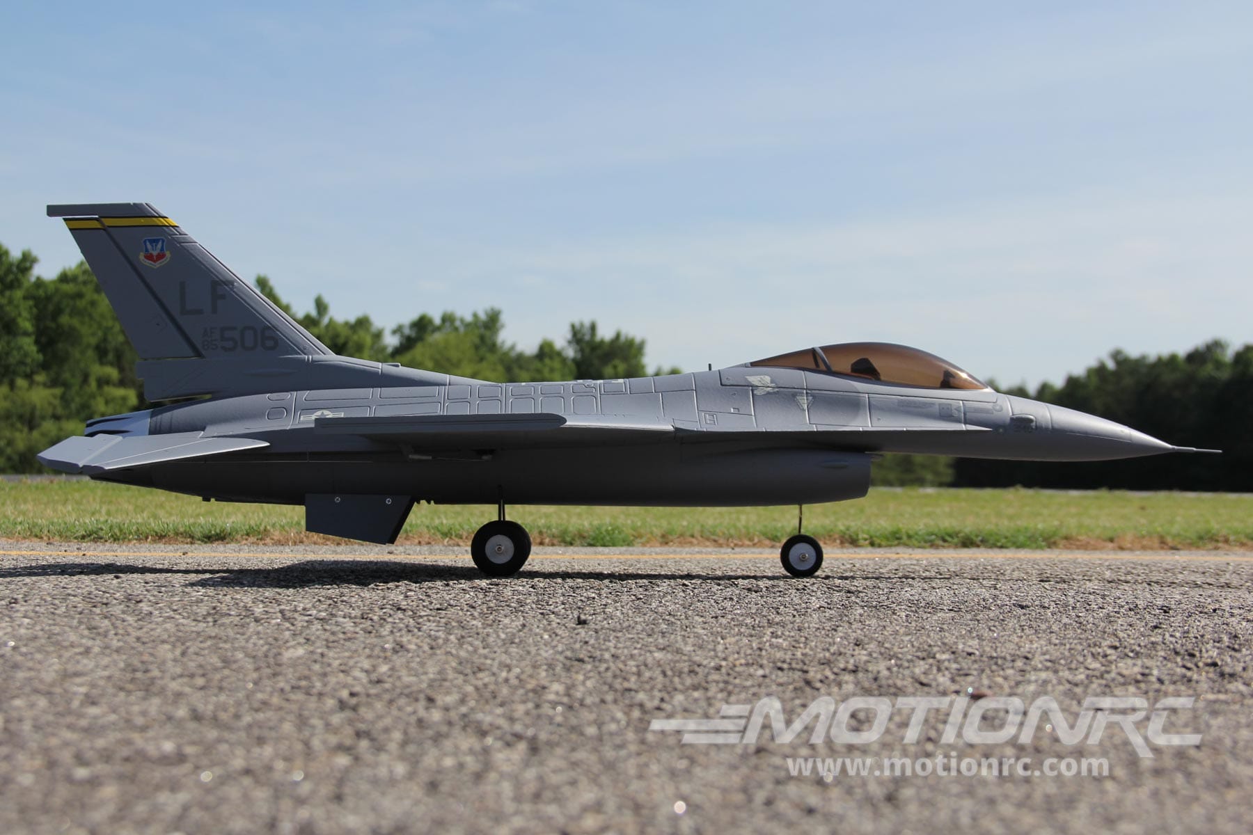 F-16 Falcon Freewing Model