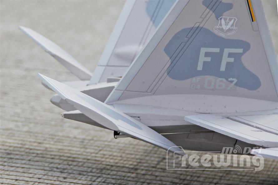 F-22 Raptor 64 mm Freewing Model