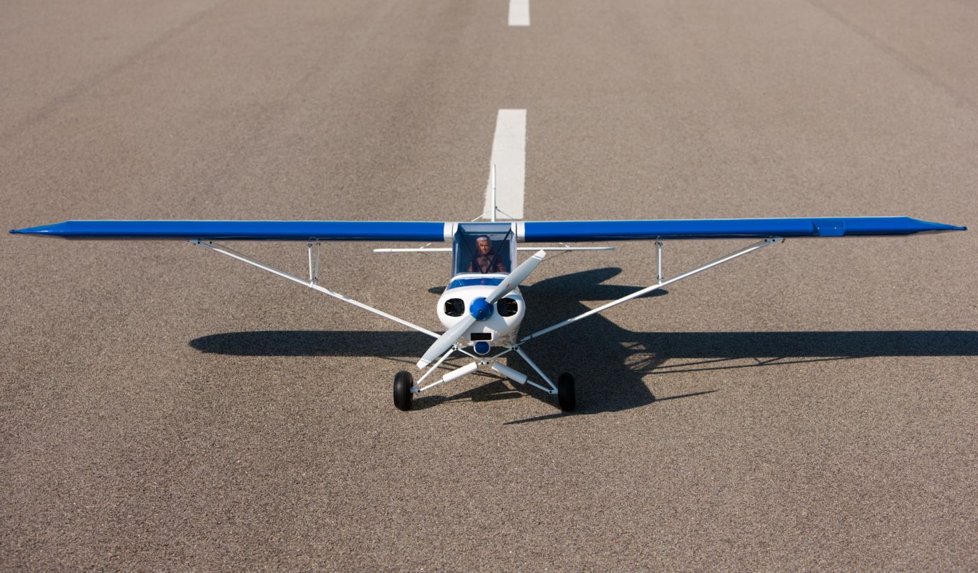 PA-18 Super Cub hangar 9