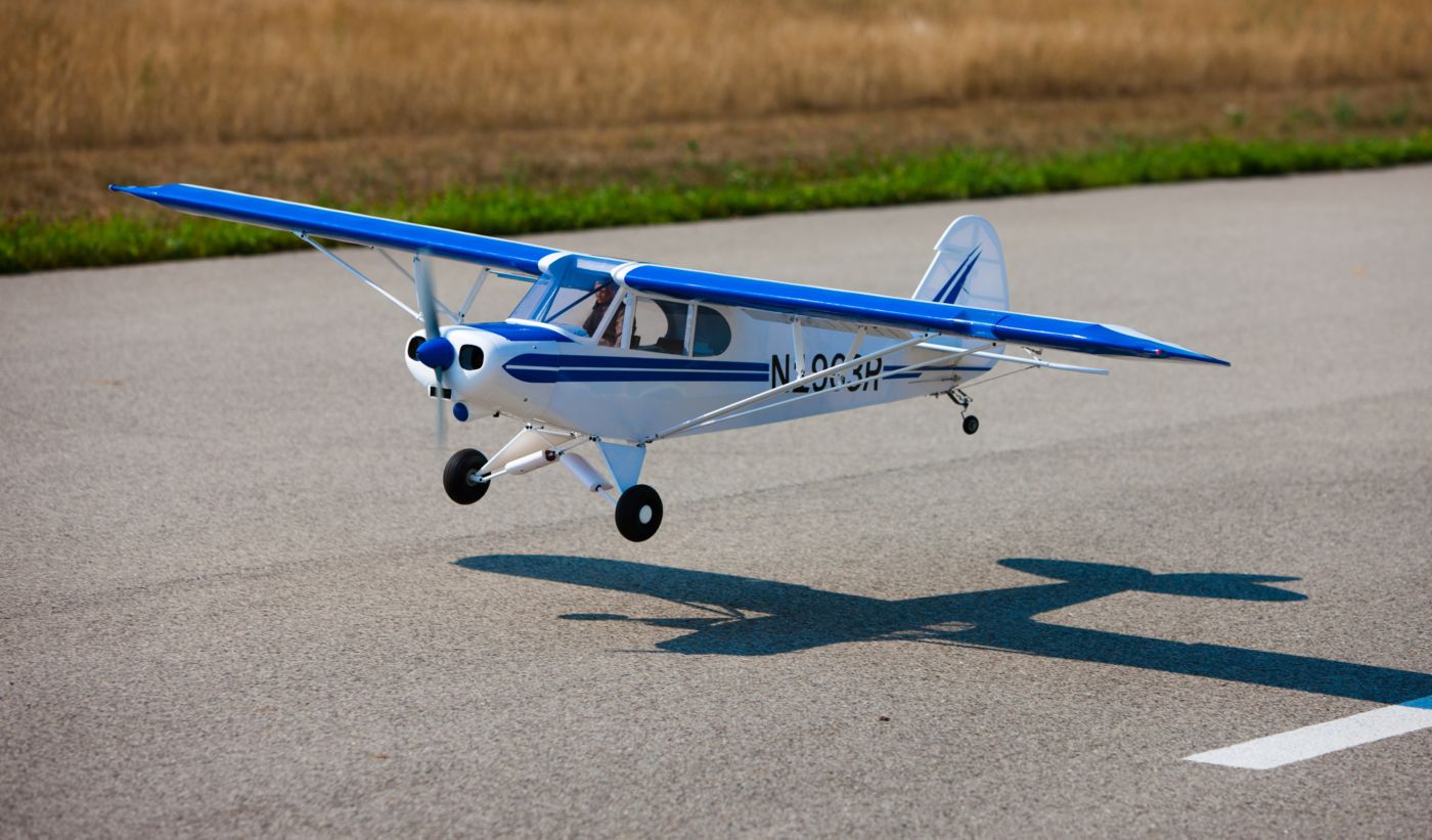 PA-18 Super Cub hangar 9